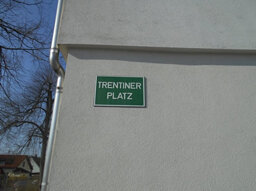 09f7220e-e7ba-4c1b-bb49-359a0ae3adca