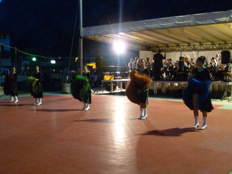 BANDA SOCIALE DI DRO E CENIGA CON �A PARTECIAPZIONBE DELLE MAJORETTES