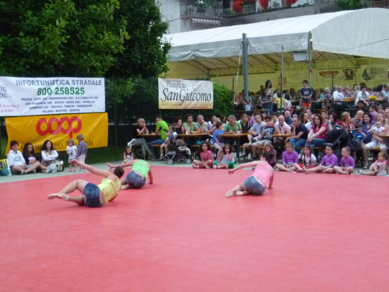 SAGRA S.ANTONIO 2013 - ESIBIZIONE TWIRLING ALTO GARDA