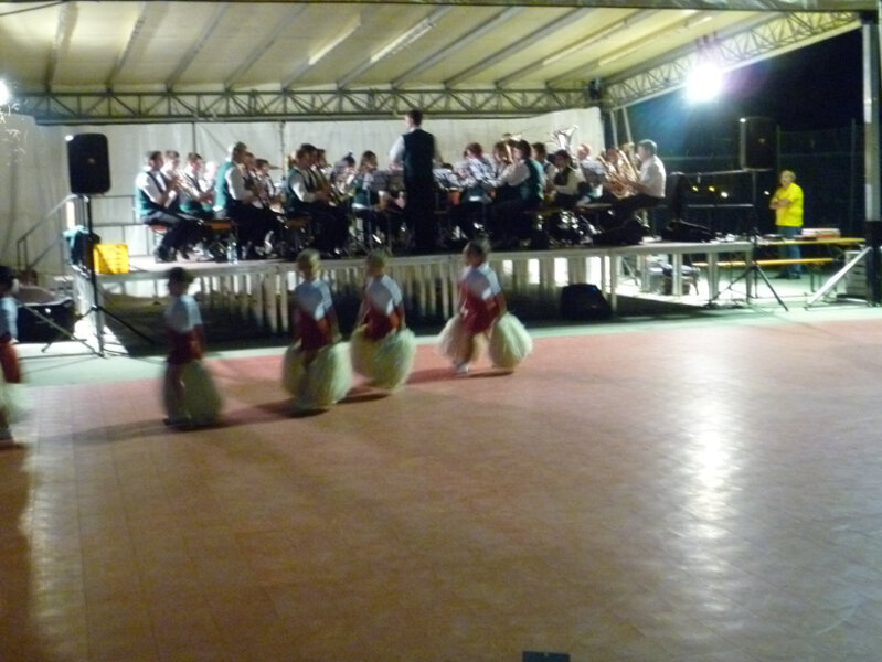 BANDA SOCIALE DI DRO E CENIGA CON �A PARTECIAPZIONBE DELLE MAJORETTES