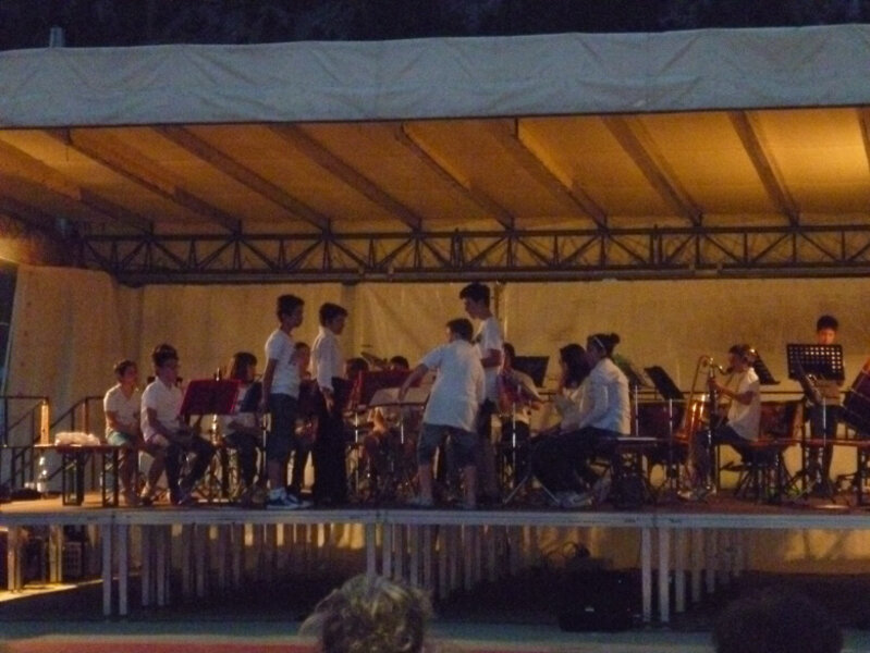 BANDA SOCIALE DI DRO E CENIGA CON �A PARTECIAPZIONBE DELLE MAJORETTES