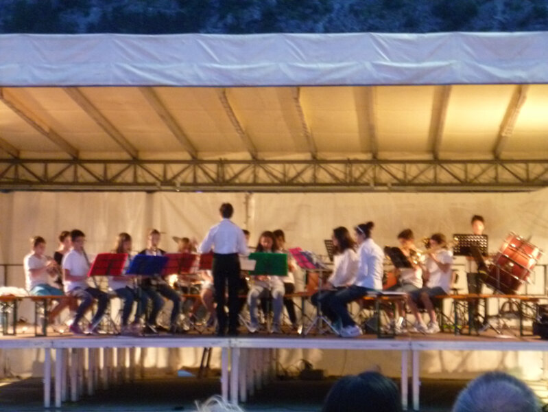 BANDA SOCIALE DI DRO E CENIGA CON �A PARTECIAPZIONBE DELLE MAJORETTES