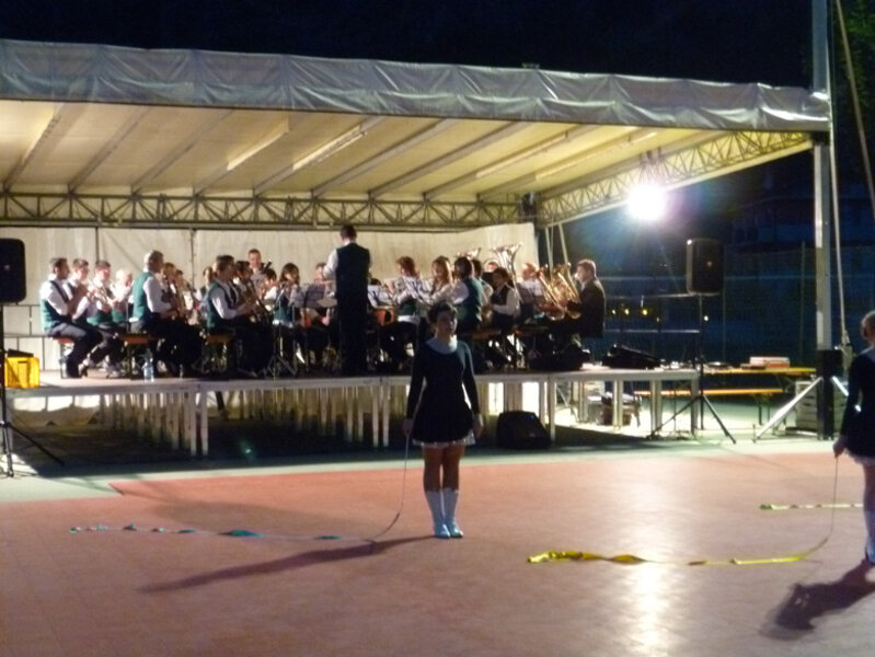 BANDA SOCIALE DI DRO E CENIGA CON �A PARTECIAPZIONBE DELLE MAJORETTES