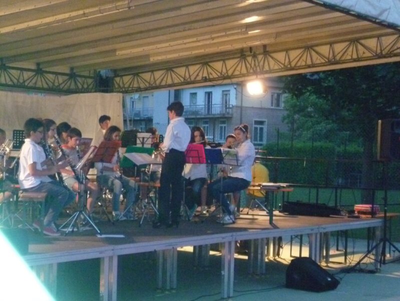 BANDA SOCIALE DI DRO E CENIGA CON �A PARTECIAPZIONBE DELLE MAJORETTES