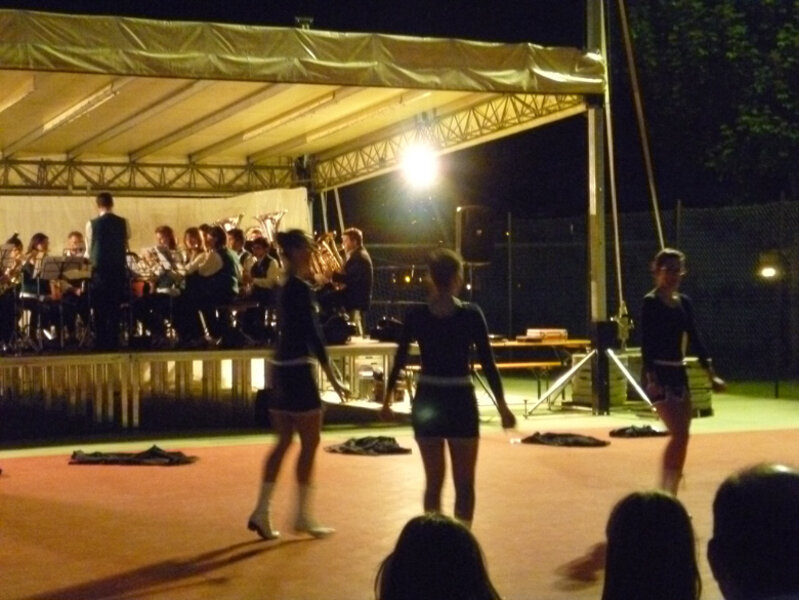 BANDA SOCIALE DI DRO E CENIGA CON �A PARTECIAPZIONBE DELLE MAJORETTES