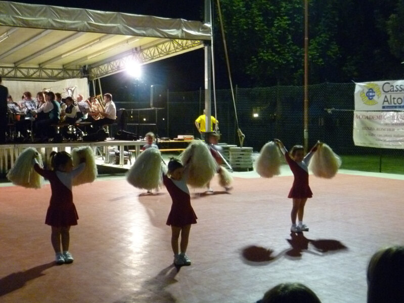 BANDA SOCIALE DI DRO E CENIGA CON �A PARTECIAPZIONBE DELLE MAJORETTES