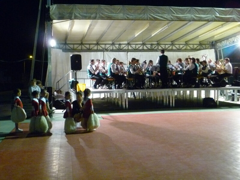 BANDA SOCIALE DI DRO E CENIGA CON �A PARTECIAPZIONBE DELLE MAJORETTES