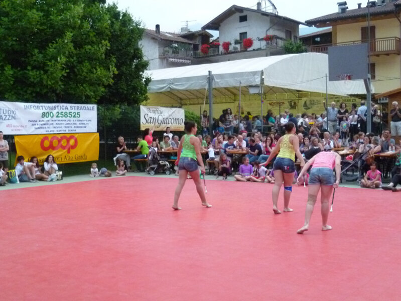 SAGRA S.ANTONIO 2013 - ESIBIZIONE TWIRLING ALTO GARDA