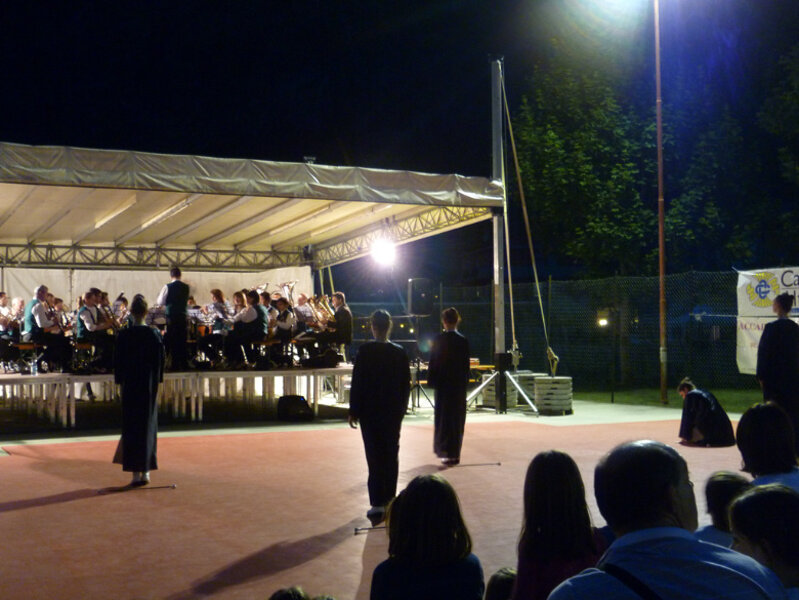 BANDA SOCIALE DI DRO E CENIGA CON �A PARTECIAPZIONBE DELLE MAJORETTES