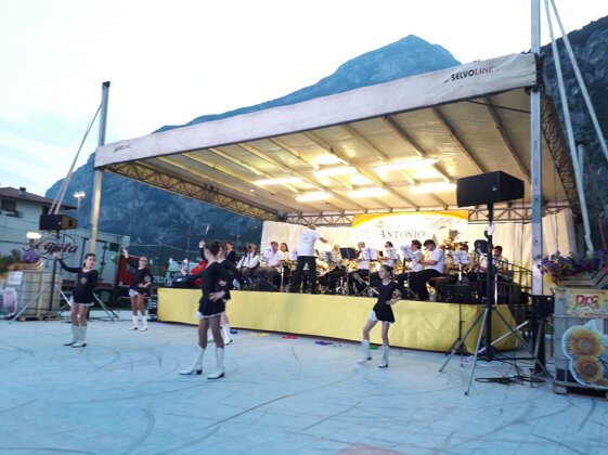 b5f6c049-cc7f-4f2a-b210-34daee763cec b5f6c049-cc7f-4f2a-b210-34daee763cec