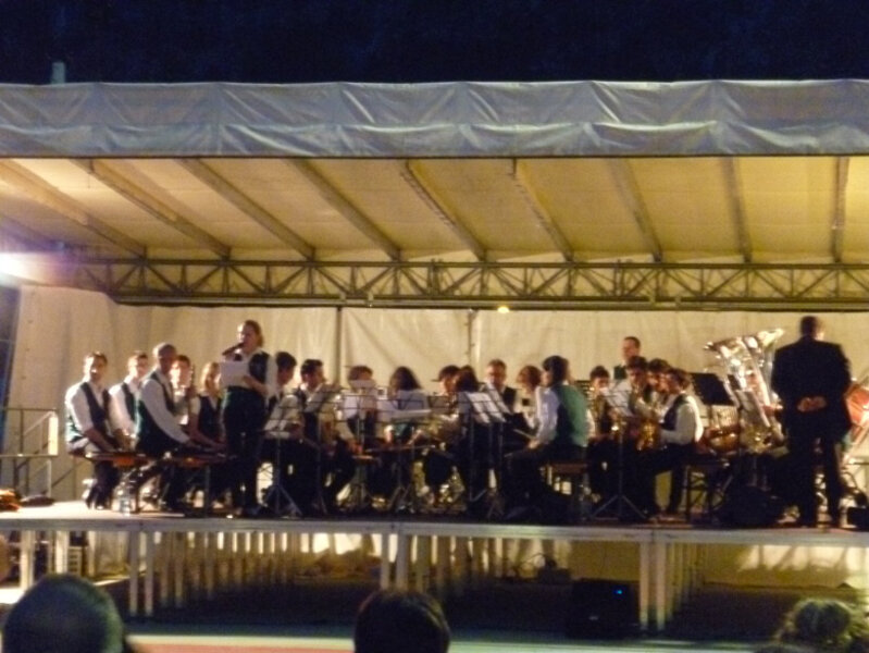 BANDA SOCIALE DI DRO E CENIGA CON �A PARTECIAPZIONBE DELLE MAJORETTES