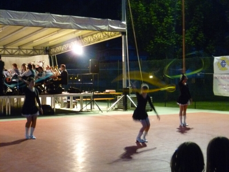 BANDA SOCIALE DI DRO E CENIGA CON �A PARTECIAPZIONBE DELLE MAJORETTES