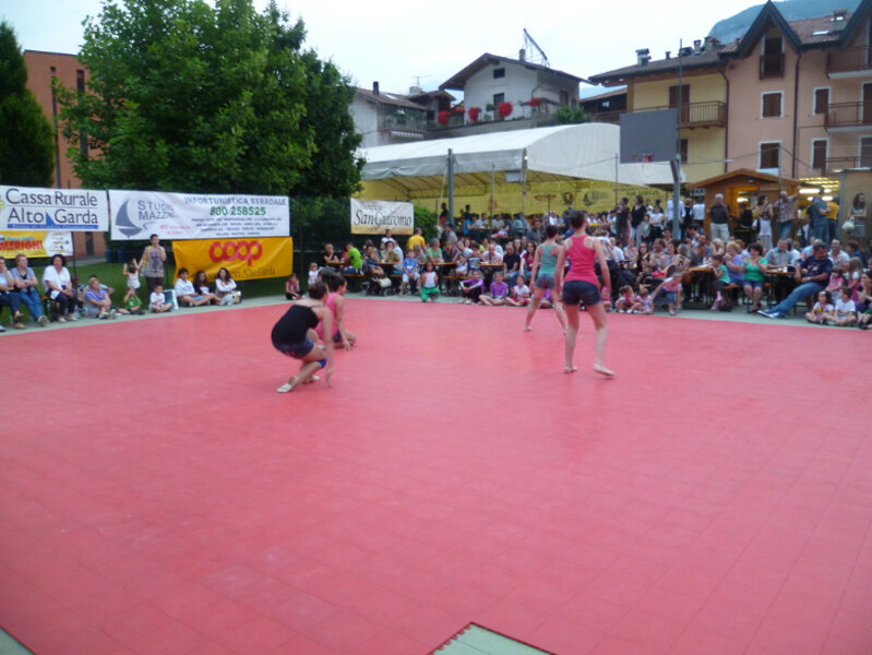 SAGRA S.ANTONIO 2013 - ESIBIZIONE TWIRLING ALTO GARDA