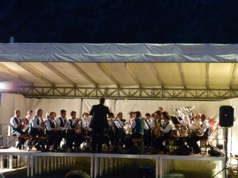 BANDA SOCIALE DI DRO E CENIGA CON �A PARTECIAPZIONBE DELLE MAJORETTES