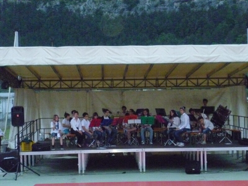 BANDA SOCIALE DI DRO E CENIGA CON �A PARTECIAPZIONBE DELLE MAJORETTES