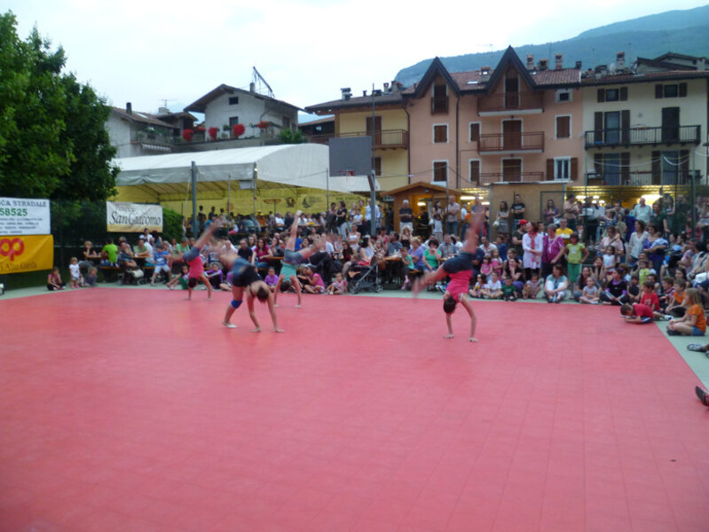 SAGRA S.ANTONIO 2013 - ESIBIZIONE TWIRLING ALTO GARDA