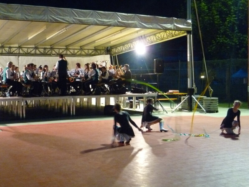 BANDA SOCIALE DI DRO E CENIGA CON �A PARTECIAPZIONBE DELLE MAJORETTES