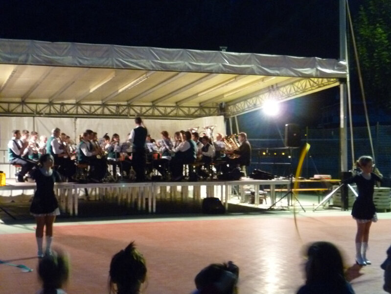 BANDA SOCIALE DI DRO E CENIGA CON �A PARTECIAPZIONBE DELLE MAJORETTES