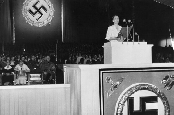 1b4cf567-5923-458e-b15b-4a72fb293aaf 1b4cf567-5923-458e-b15b-4a72fb293aaf