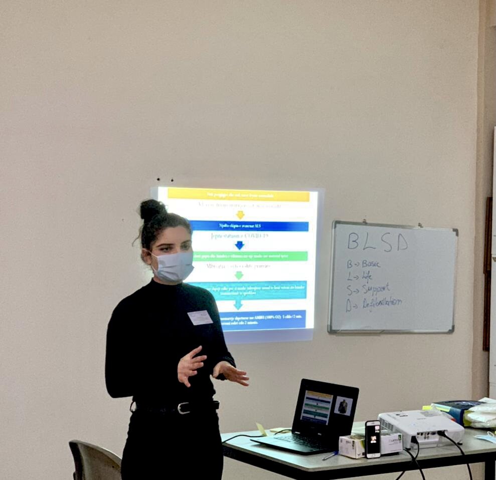 Albanian Resuscitation Council: “Një përvojë e takimit të njerëzores me mjekësoren” Dr Inva Mamica Albanian Resuscitation Council: “Një përvojë e takimit të njerëzores me mjekësoren” Dr Inva Mamica