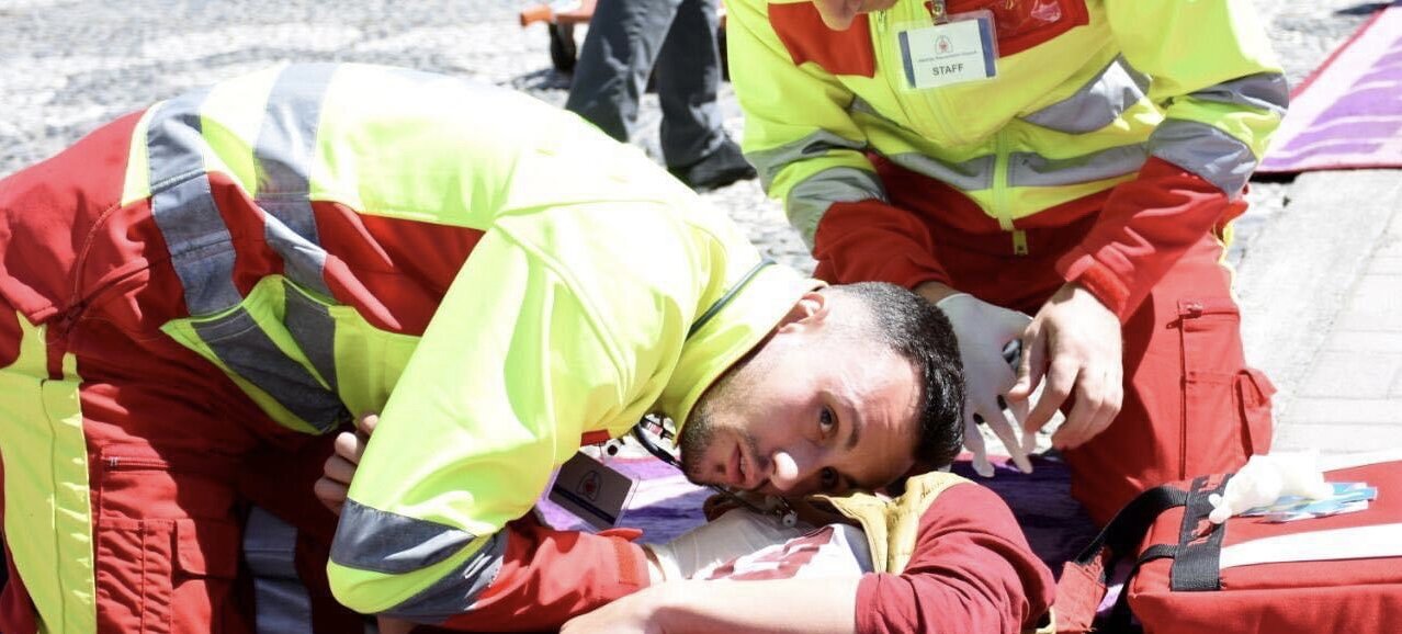 Manovra Heimlich i shpeton jeten nje pacienti ne Gramsh nga nje trup i huaj ne rruget e frymemarrjes Manovra Heimlich i shpeton jeten nje pacienti ne Gramsh nga nje trup i huaj ne rruget e frymemarrjes