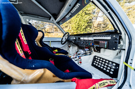 eyJlcyI6IkludGVyaW9yIFBldWdlb3QgMjA1IFQxNiBFMiJ9