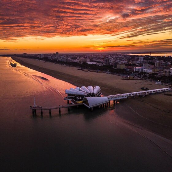 c7729a00-07ff-4af1-b441-419481b22c9b c7729a00-07ff-4af1-b441-419481b22c9b