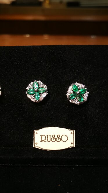 Orecchini Margherita in oro con diamanti taglio brillante e Rubini, Smeraldi e Zaffiri taglio navett