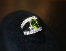 Anello in oro bianco con diamanti taglio brillante e Periodo