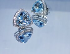 Orecchini in oro bianco con diamanti e Acquamarina taglio Trigone