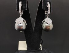 Orecchini in oro bianco 18 Kt con brillanti e perle Tahiti