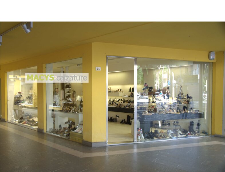 Antifurto antitaccheggio e videosorveglianza per negozio Macys calzature