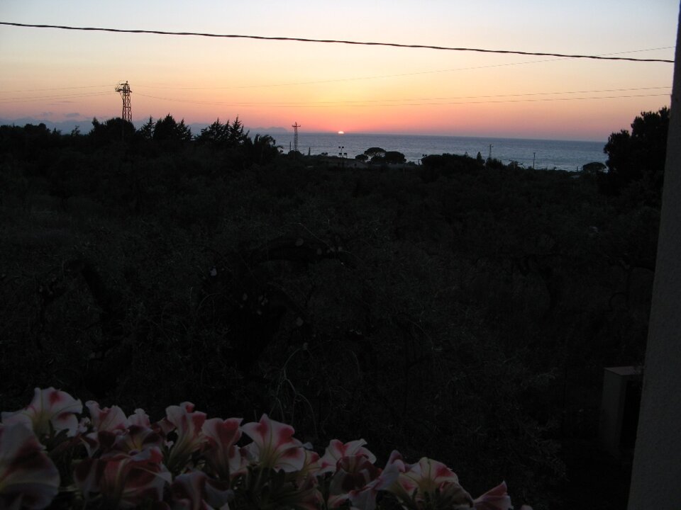 Afrodite -Tramonto dalla finestra della camera da letto