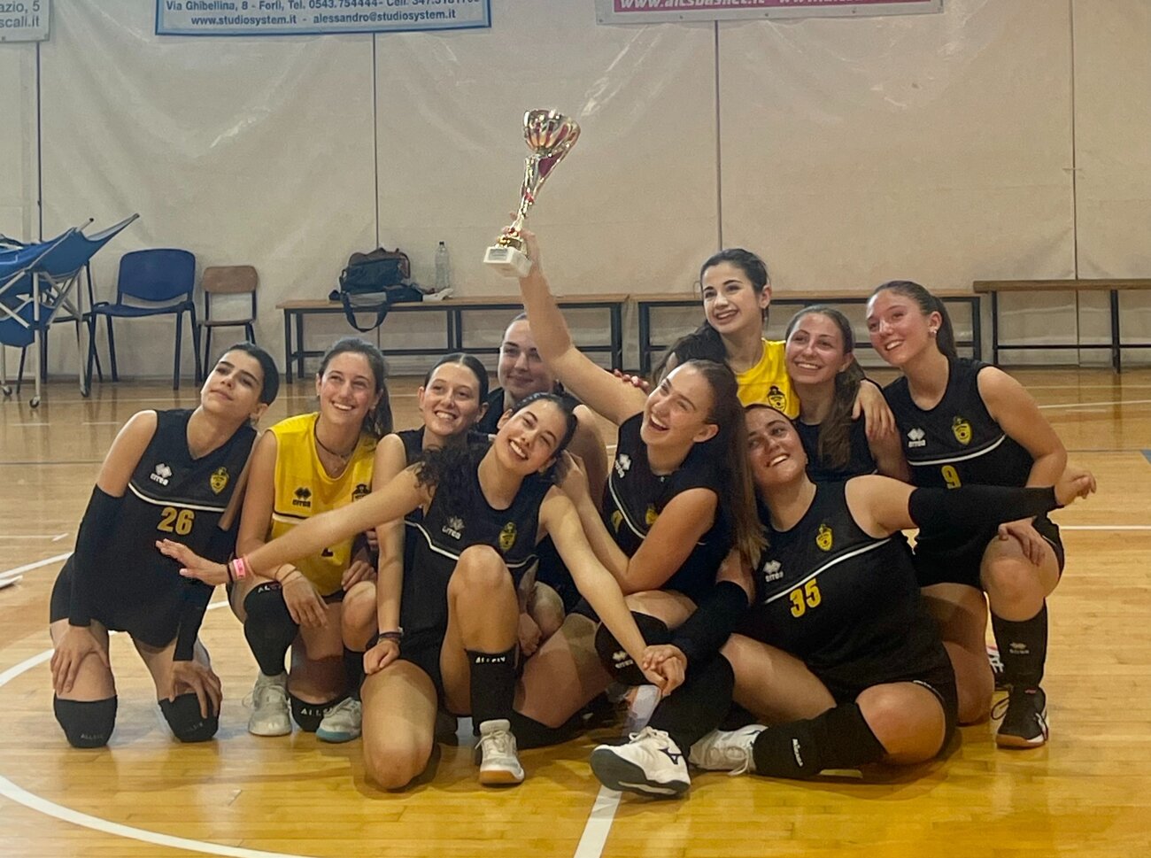 abfb580b-5195-4ea5-8c72-4db4634cebb4