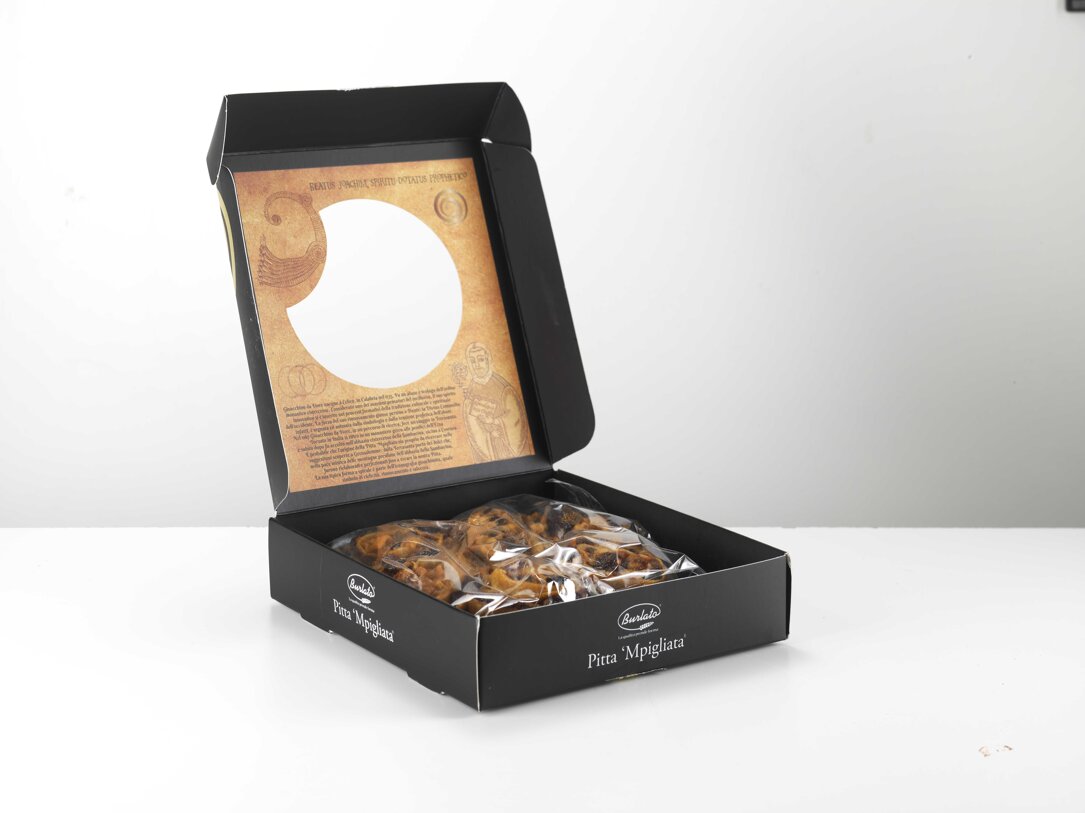 Confezione alta gamma per dolce tipico silano Pitta 'Mpigliata azienda Burlato