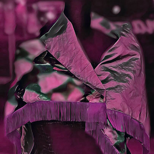 “... come petali nell’aria...” Stola in seta double face con frangia