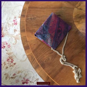 “... perfetta perfino con la mobilia” Pochette in Pura Seta ft 20cm/17cm | Made in Italy