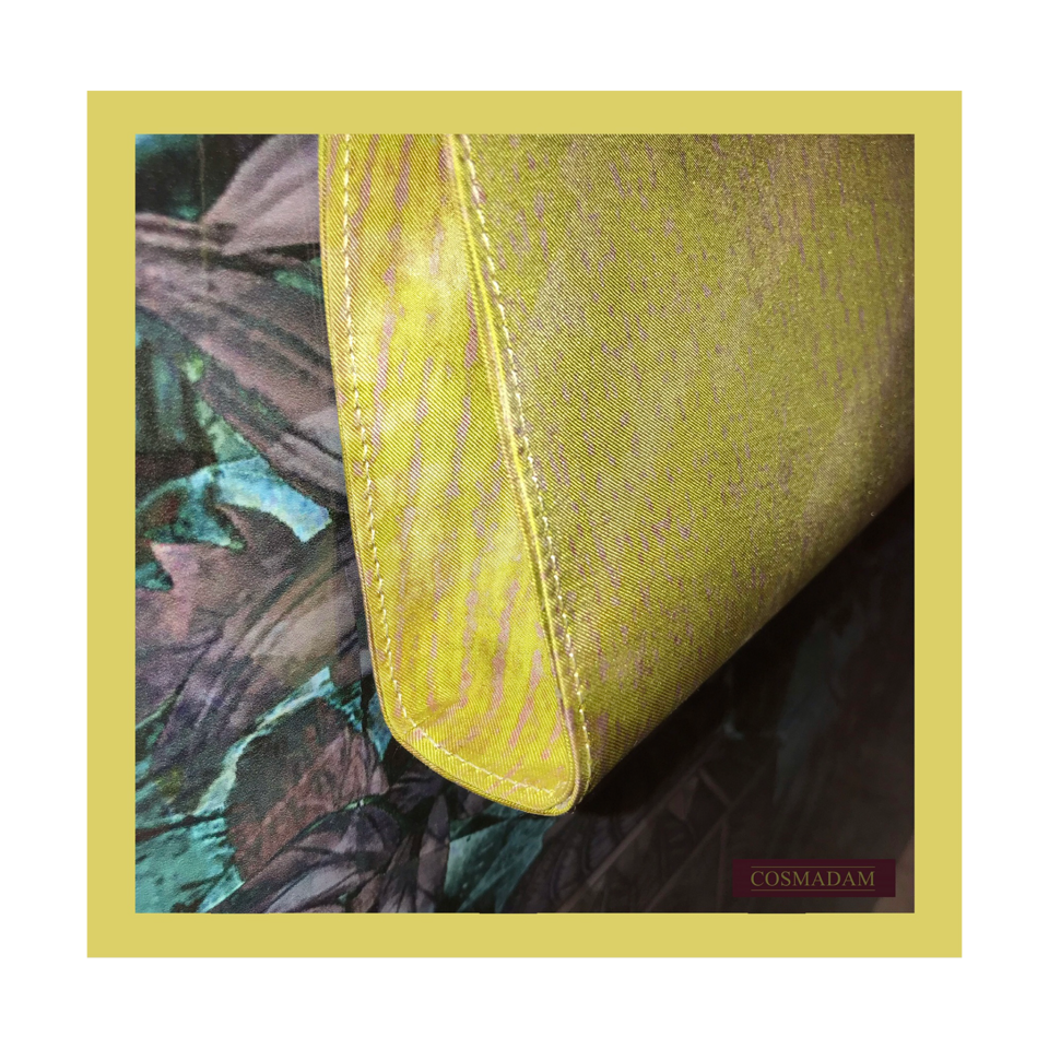 Pochette in Pura Seta con tracolla dorata