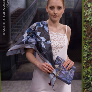 “... aggiungi sul bianco...” Foulard e Pochette in Twill Seta