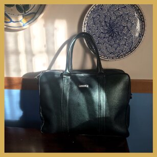 “Tracolla... basta bastarsi...” Borsa morbida Unisex in pelle pieno fiore con riflessi mobili e cangianti in formato 40cm/31cm/10cm