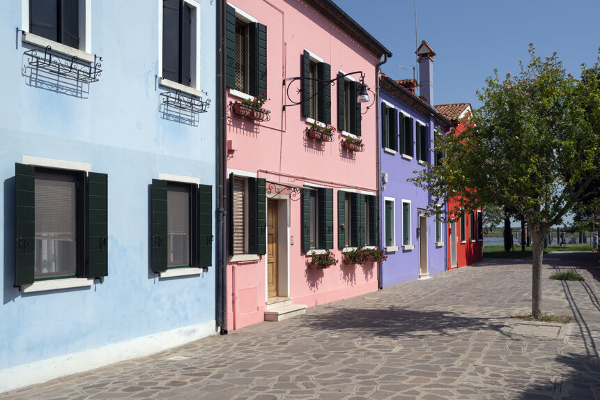 famous-view-burano-island-venice.jpeg