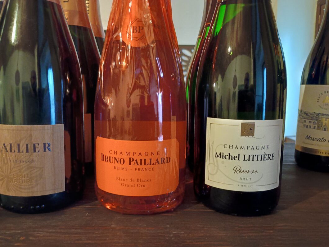 alcune bottiglie di Lume Osteria alcune bottiglie di Lume Osteria