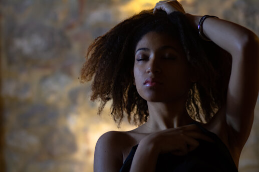 Fotografia di moda editoriale in interno Toscana