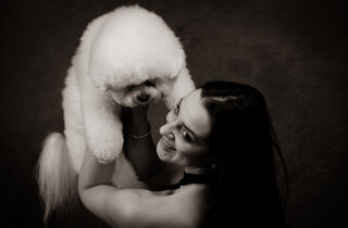 Ritratto in bianco e nero donna e cane Pistoia - PhotoVision Atelier