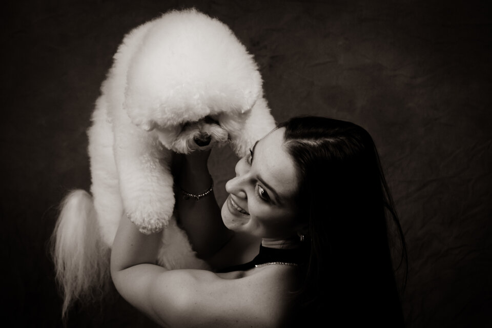 Fotografia emozionale pet e padrona progetto Orme di Luce - PhotoVision Atelier