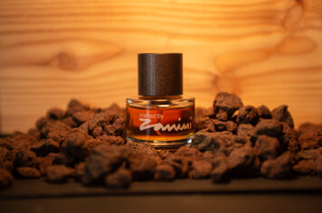 Still Life flacone profumo fotografia pubblicitaria per e-commerce