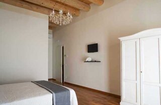 camera-vicino-lago-di-garda23.jpeg camera-vicino-lago-di-garda23.jpeg