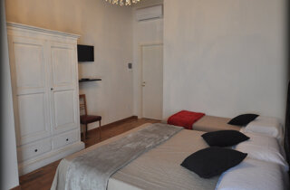 camera-lagodigarda43.jpeg camera-lagodigarda43.jpeg