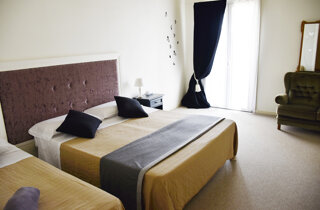 camera_lagodigarda9.jpeg camera_lagodigarda9.jpeg