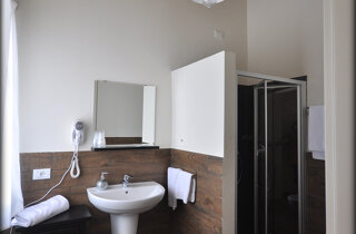 camera-lagodigarda41.jpeg camera-lagodigarda41.jpeg